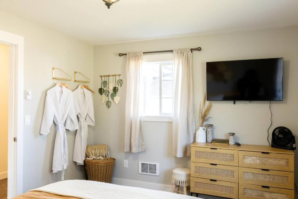 Waddle On Inn- Hot Tub, Pet Friendly, Fully Fenced, 5 Blocks To Beach! Ocean Park Екстериор снимка